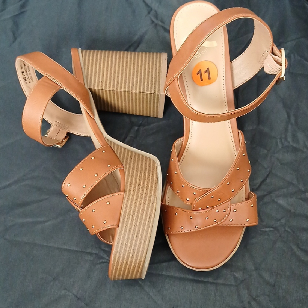 Tan Wedge Sandals with Ankle Strap and Textured Straps, Raport- sz 11M.